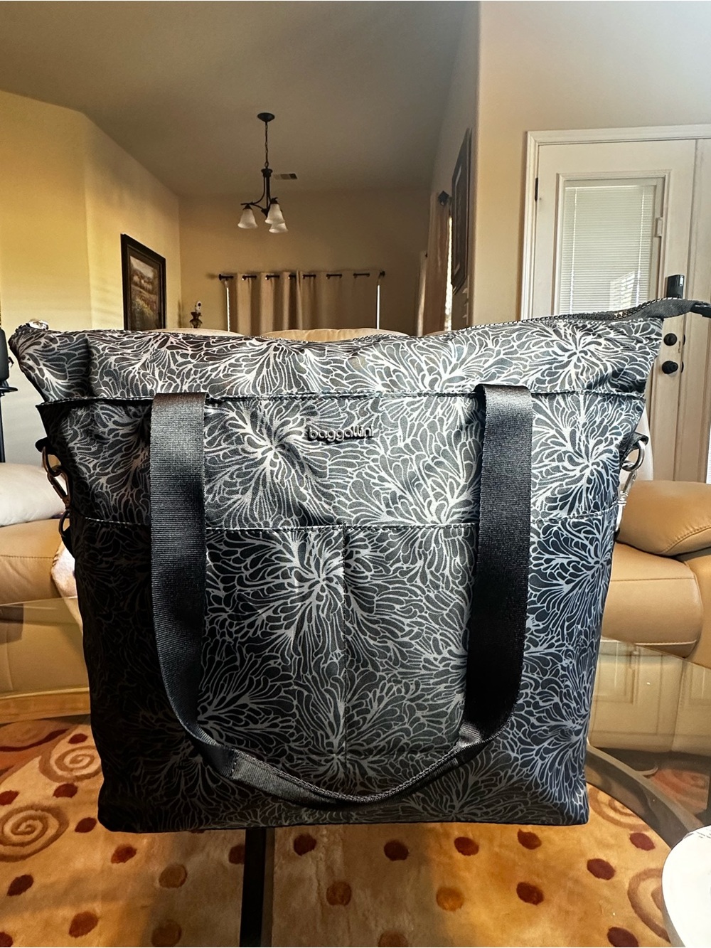 BAGGALLINI~Adventure Tote~RAVE252BO942~Black/Silver Trim~Laptop Sleeve~MSRP$120